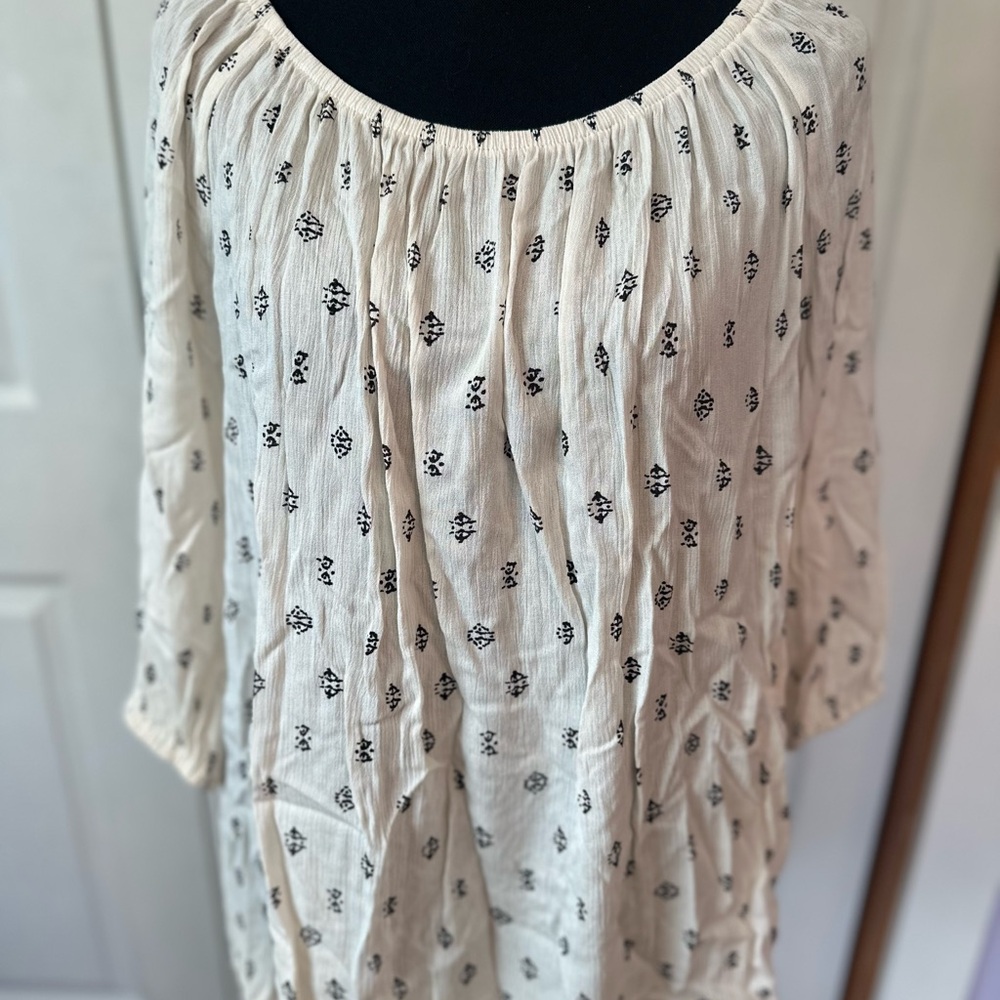 Maurices Cream Pleated 3/4 Sleeve Blouse